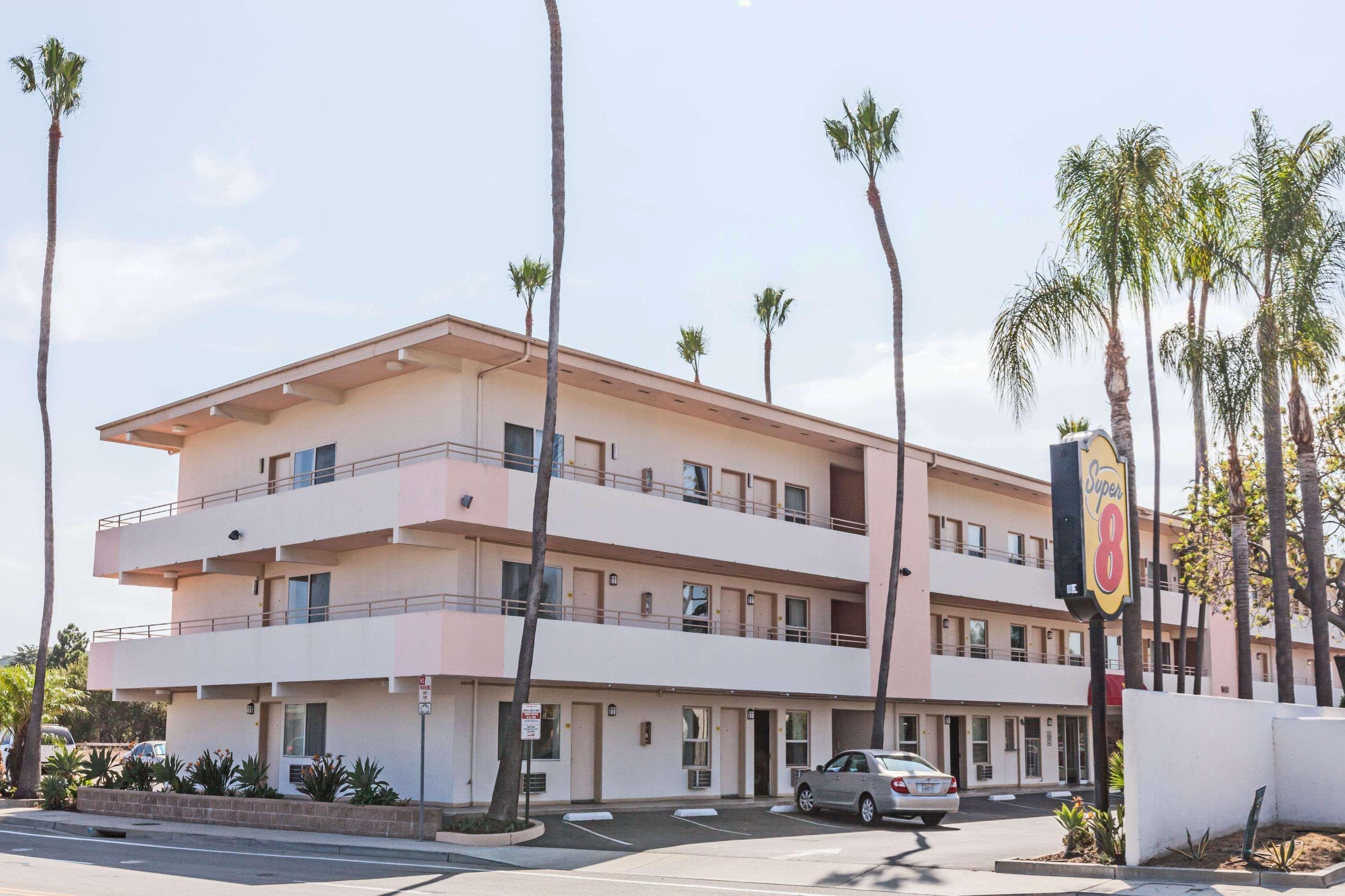 Super 8 By Wyndham Santa Barbara/Goleta Hotel Exterior foto