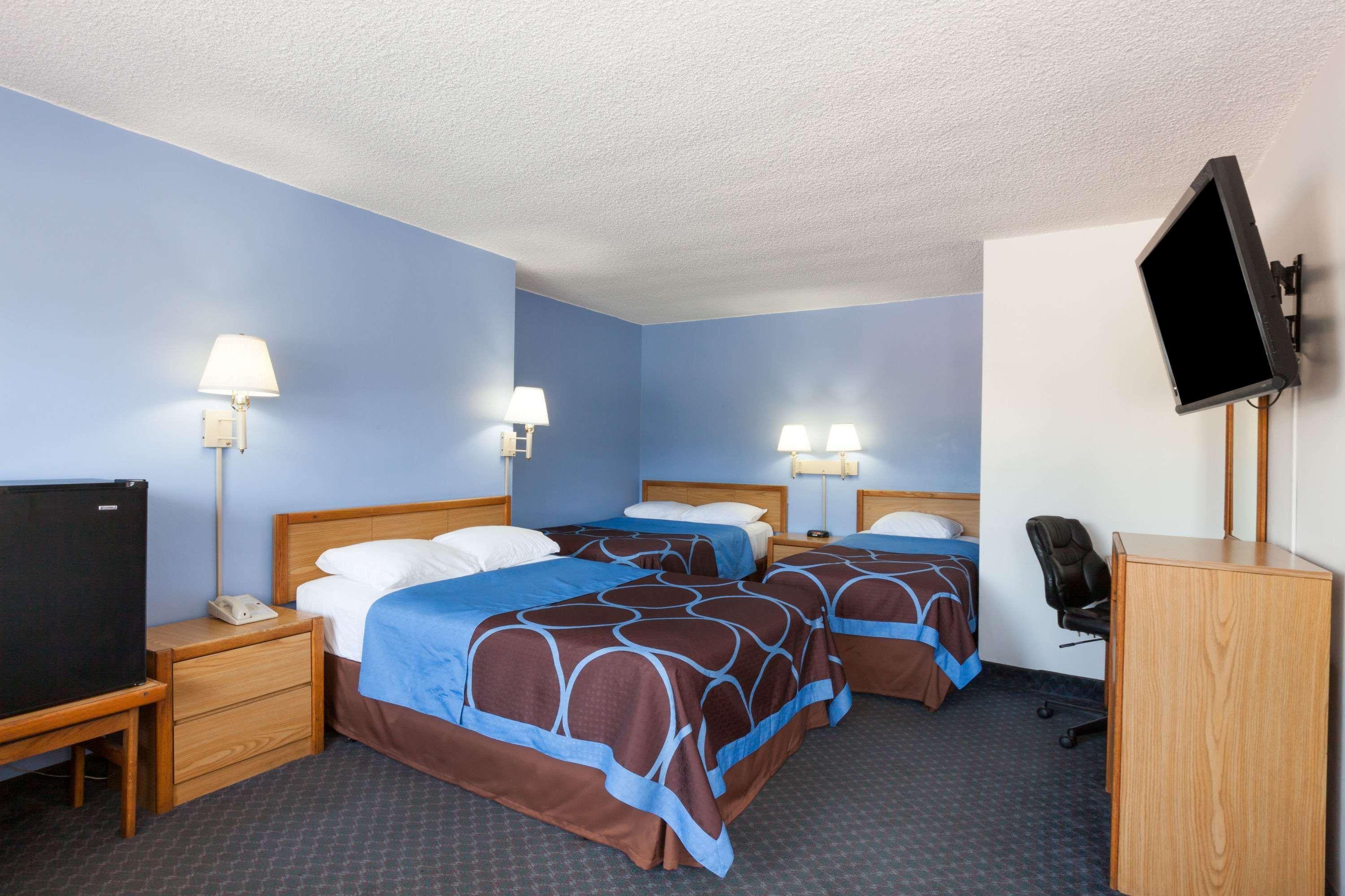 Super 8 By Wyndham Santa Barbara/Goleta Hotel Exterior foto
